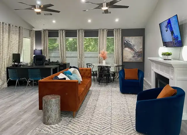 Photo of 1348 Thorpe Ln, San Marcos, TX 78666