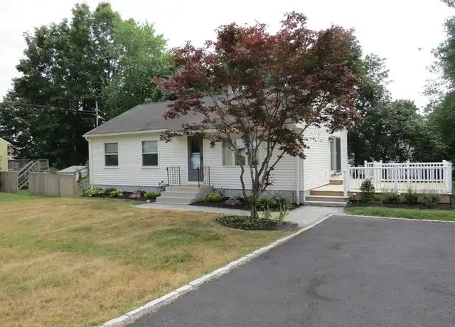 Property at 123 Low St Unit 123, Newburyport, MA, 01950, 3 beds, 1.5 baths, [object Object]