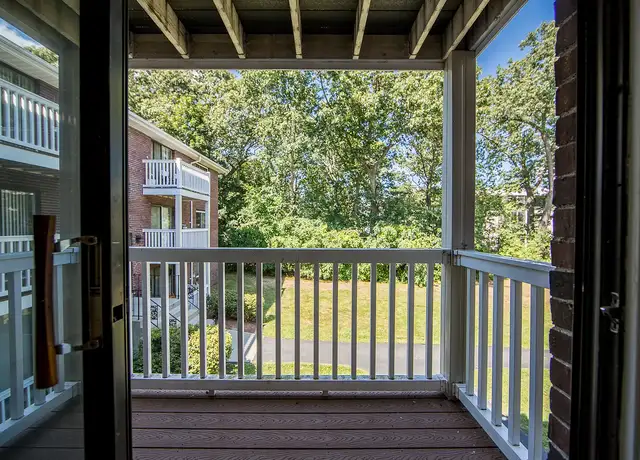 Photo of 9 Silver Dr, Nashua, NH 03060