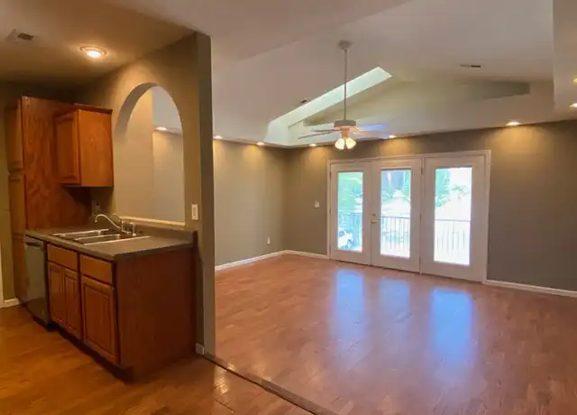 Property at 1403 Wilson Ave Apt 202, Columbia, MO, 65201, 4 beds, 2 baths, [object Object]