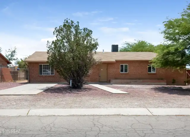 Property at 4702 E Cecelia St, Tucson, AZ, 85711, 4 beds, 2 baths, [object Object]