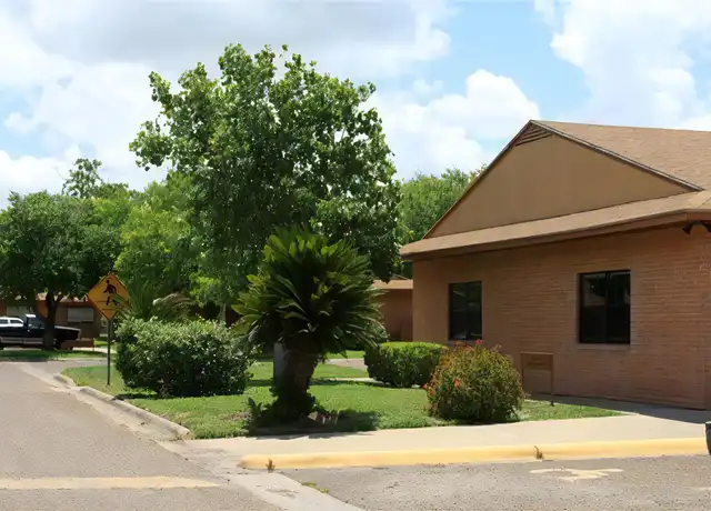 Property at 1601 S Bridge Ave Unit 104, Weslaco, TX, 78596, 4 beds, 1 bath, [object Object]