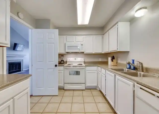 Property at Jefferson Place Condominiums - 7975 Jefferson Pl Blvd, Baton Rouge, LA, 70809, 2 beds, 2 baths, [object Object]