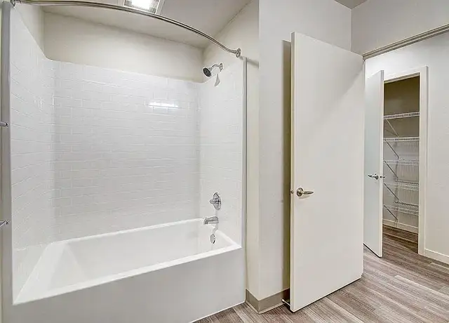 Photo of 16180 NE 80th St, Redmond, WA 98052