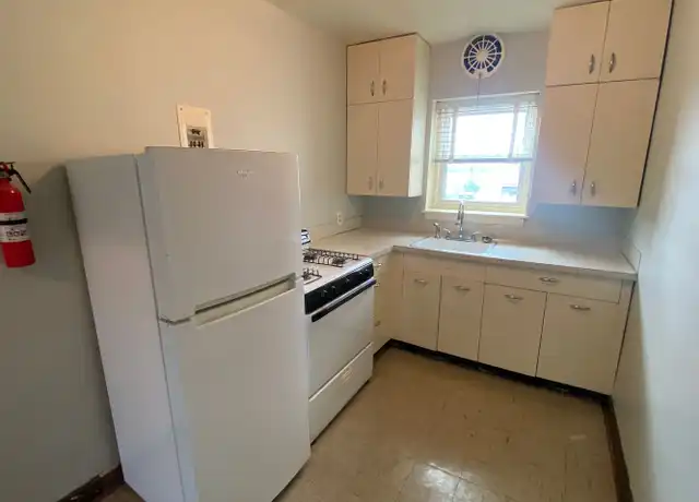 Property at 932 State St Unit 11, Bettendorf, IA, 52722, 1 bed, 1 bath, [object Object]