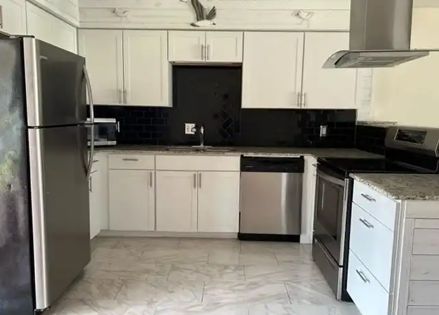 Property at 656 Palm View Dr #4, Naples, FL, 34110, 2 beds, 2 baths, [object Object]