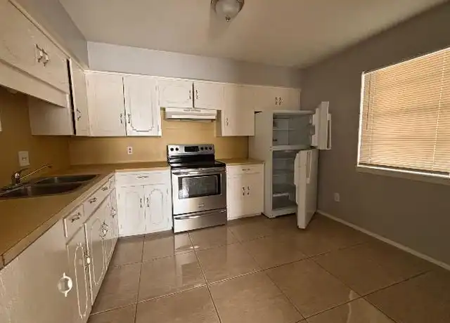 Property at 6220 N 11th St, McAllen, TX, 78504, 2 beds, 1 bath, [object Object]
