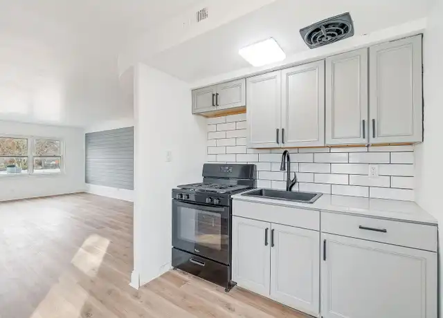 Property at 209 Parkview Blvd, Waterloo, IA, 50702, 1 bed, 1 bath, [object Object]