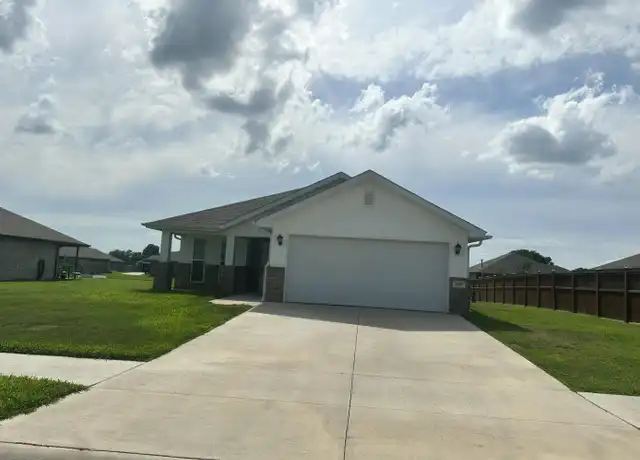 Property at 2000 Eagle Dr, Neosho, MO, 64850, 3 beds, 2 baths, [object Object]