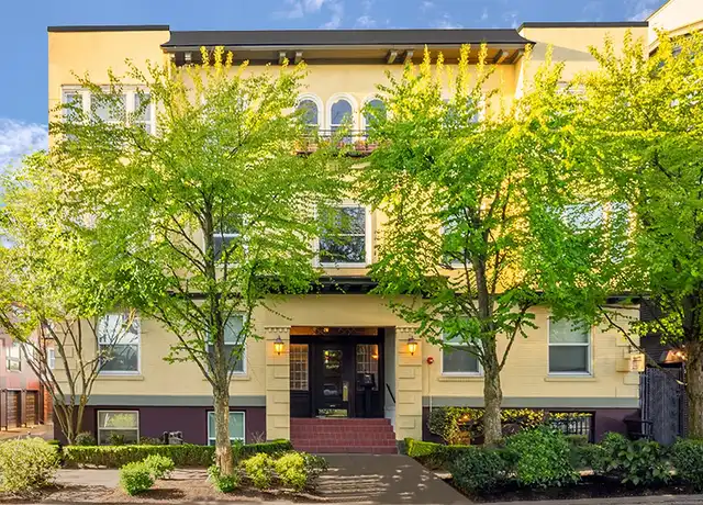 Property at Roxbury Apartments - 1511 E Mercer St, Seattle, WA, 98112, 1 bed, 1 bath, [object Object]