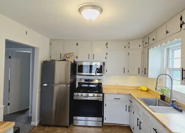 Property at 2569 Maple Ave, Pewaukee, WI, 53072, 3 beds, 1.5 baths, [object Object]