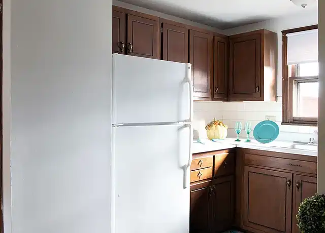 Property at Van Deene Manor - 61 Van Deene Ave, West Springfield, MA, 01089, 2 beds, 1 bath, [object Object]