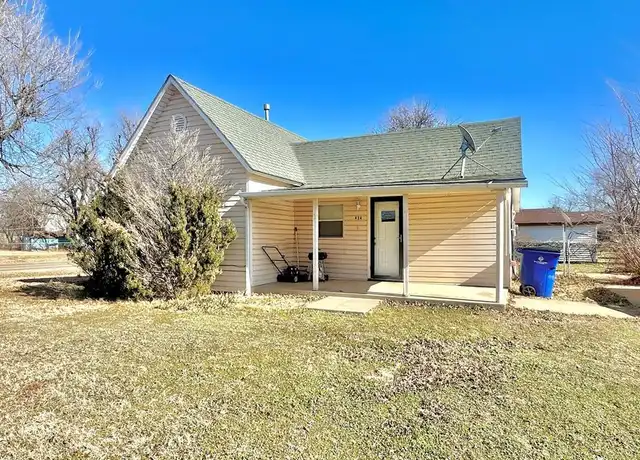 Property at 424 N Oak St, Crescent, OK, 73028, 2 beds, 1 bath, [object Object]