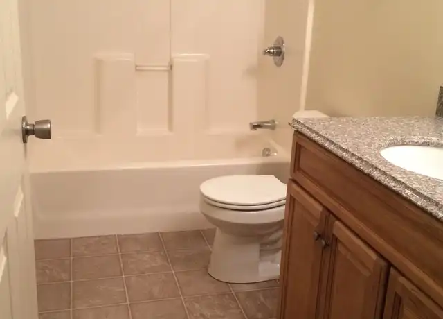 Property at 1711 Lincoln Hwy Unit 5, Lancaster, PA, 17602, 1 bed, 1 bath, [object Object]