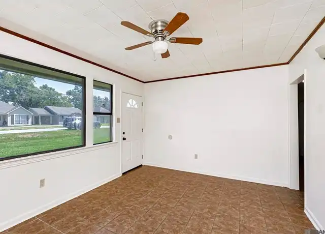 Property at 315 E Josephine St, Gonzales, LA, 70737, 3 beds, 1 bath, [object Object]