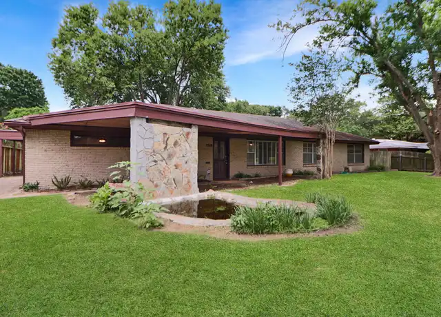 Property at 5518 Holly St, Houston, TX, 77081, 4 beds, 2 baths, [object Object]