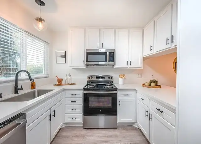 Photo of 1394 E Hillcrest Dr, Thousand Oaks, CA 91362