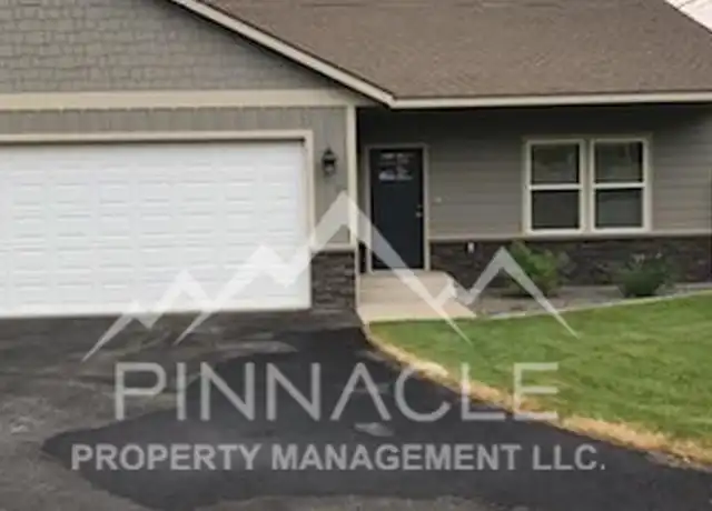 Property at 615 N 1st St Unit B, Selah, WA, 98942, 3 beds, 2 baths, [object Object]
