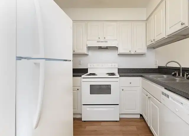 Property at Oak Manor Apartment Homes - 5105 Mission Hills Ave, Tampa, FL, 33617, 2 beds, 1 bath, [object Object]