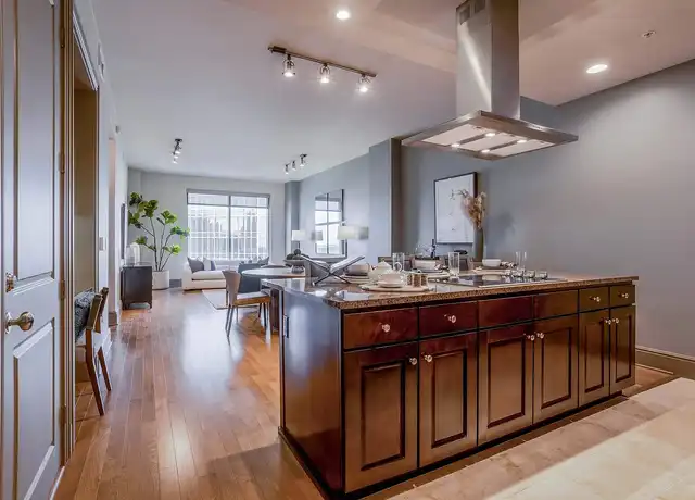 Property at 7 Riverway, Houston, TX, 77056, 1-2 bed, 1-2 bath, [object Object]