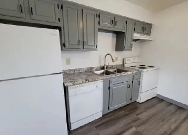 Property at 110 Harbet Ave NW, Cedar Rapids, IA, 52405, 2 beds, 1 bath, [object Object]