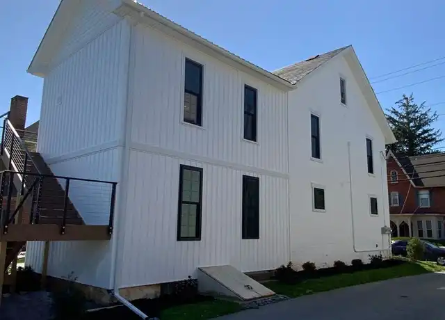 Property at 221 W Main St Apt 2, New Holland, PA, 17557, 2 beds, 1 bath, [object Object]