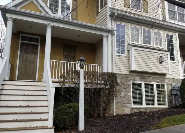 Property at 25 Middle Grn, Lancaster, PA, 17602, 4 beds, 3.5 baths, [object Object]