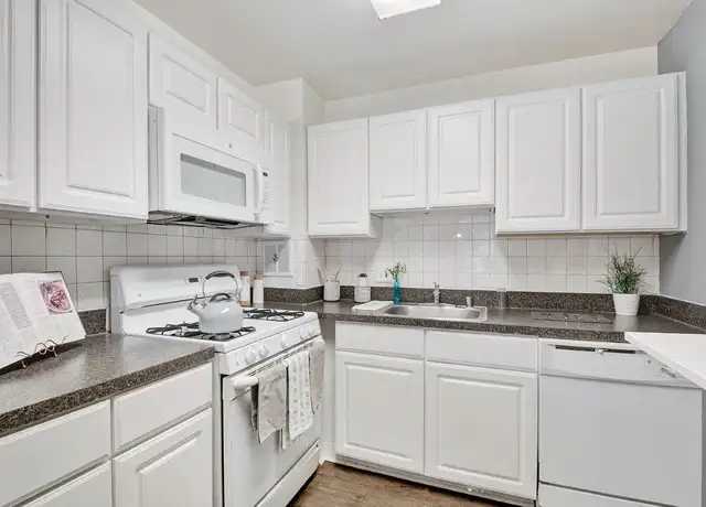 Photo of 935 N Van Dorn St, Alexandria, VA 22304