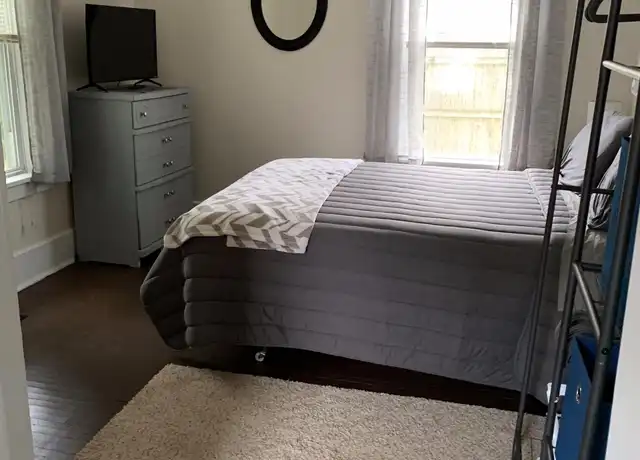 Property at 82 W Cayuga St, Oswego, NY, 13126, 7 beds, 1 bath, [object Object]