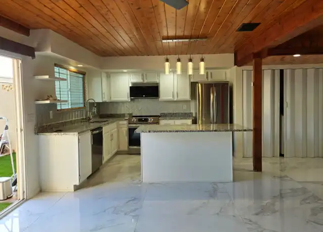 Property at 5804 W Gelding Dr, Glendale, AZ, 85306, 2 beds, 2.5 baths, [object Object]