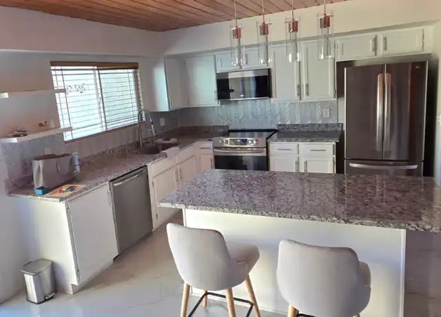 Property at 5804 W Gelding Dr, Glendale, AZ, 85306, 2 beds, 2.5 baths, [object Object]