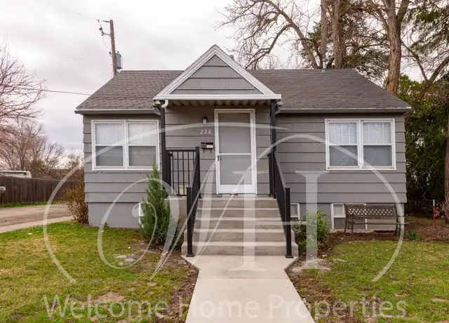 Property at 228 SE 6th St, College Place, WA, 99324, 2 beds, 1 bath, [object Object]