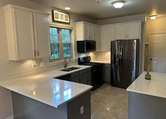 Property at 41312 N Maplewood Dr, Canton, MI, 48187, 2 beds, 3.5 baths, [object Object]