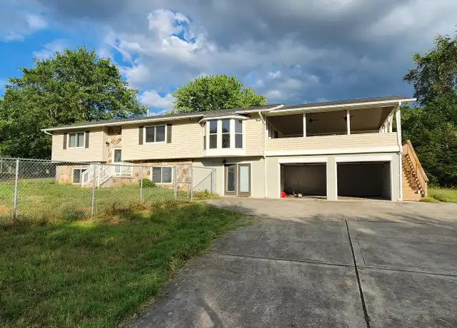 Property at 169 Valleyview Dr, Loudon, TN, 37774, 4 beds, 2 baths, [object Object]