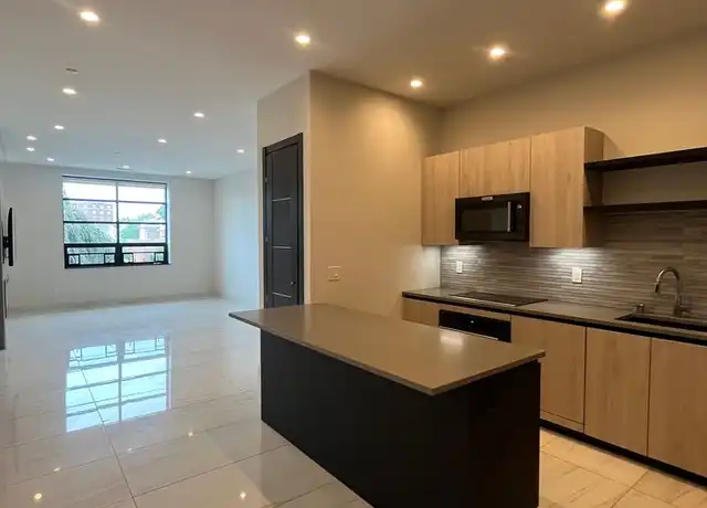 Property at 229 Waterman St Unit 305, Providence, RI, 02906, 2 beds, 1 bath, [object Object]