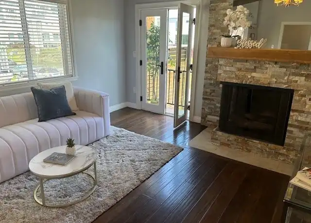 Property at 3315 Strongs Dr Unit B, Venice, CA, 90292, 2 beds, 1 bath, [object Object]