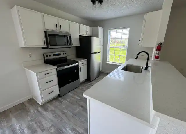 Property at The Villas on Sunset - 604 E Sunset St, Springfield, MO, 65807, 2-3 beds, 2 baths, [object Object]