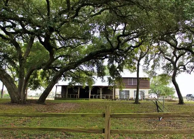 Property at 11850 McCrocklin Rd, Brenham, TX, 77833, 2 beds, 1.5 baths, [object Object]