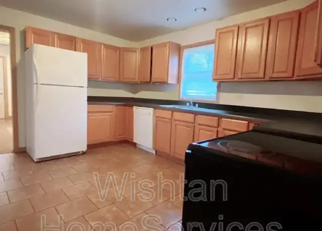Property at 524 N Johnson St, Macomb, IL, 61455, 4 beds, 2 baths, [object Object]