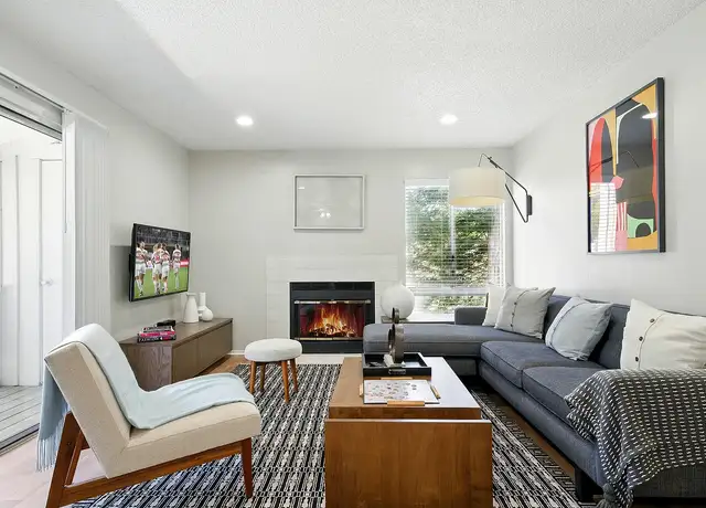 Photo of 1 Lakeville Cir, Petaluma, CA 94954