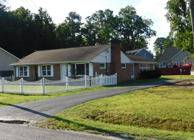 Property at 1302 Ebb Tide Dr, Colonial Beach, VA, 22443, 3 beds, 2 baths, [object Object]