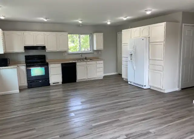 Property at 734 S Walnut St, Howell, MI, 48843, 3 beds, 1 bath, [object Object]