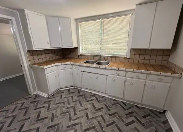 Property at 5116 Huntsville Ave, Brighton, AL, 35020, 3 beds, 1 bath, [object Object]
