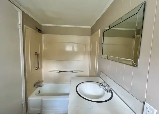 Property at 1110 8th Ave SE, Decatur, AL, 35601, 3 beds, 2 baths, [object Object]