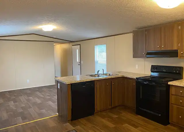 Property at Azalea - 1388 N Pinetree Blvd, Thomasville, GA, 31792, 3 beds, 2 baths, [object Object]