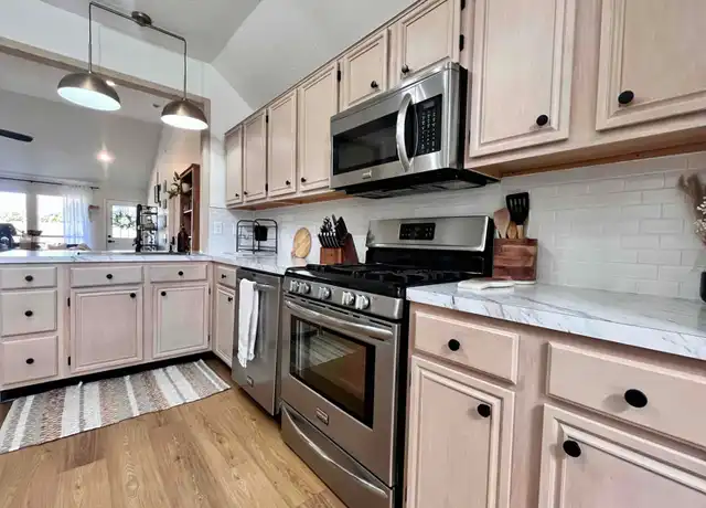 Property at 520 Cedar Ave, League City, TX, 77573, 3 beds, 2 baths, [object Object]