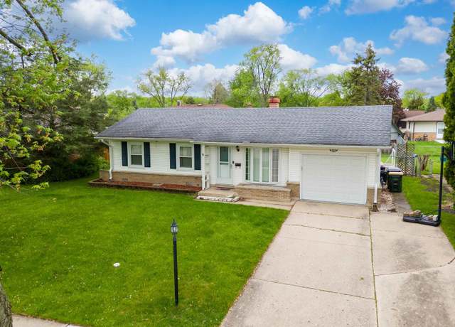 Photo of 242 Greenbriar St, Elk Grove Village, IL 60007