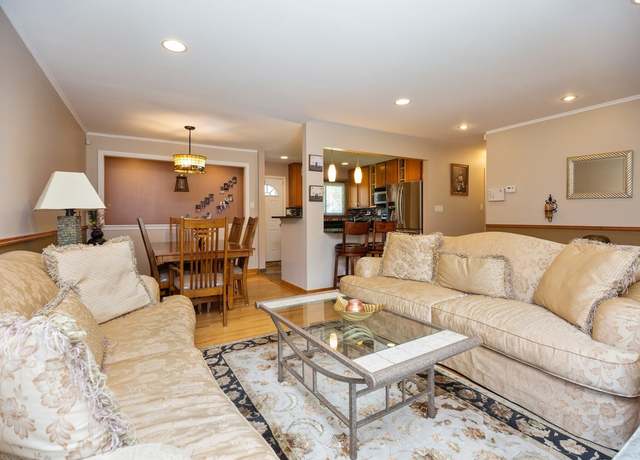 Photo of 1210 Dell Rd, Northbrook, IL 60062