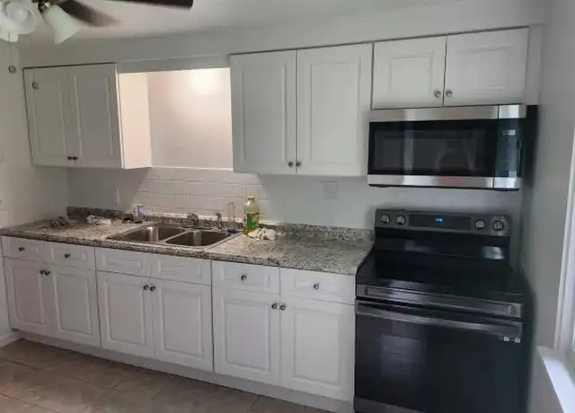 Property at 3804 Dueber Ave SW, Canton, OH, 44706, 2 beds, 1 bath, [object Object]
