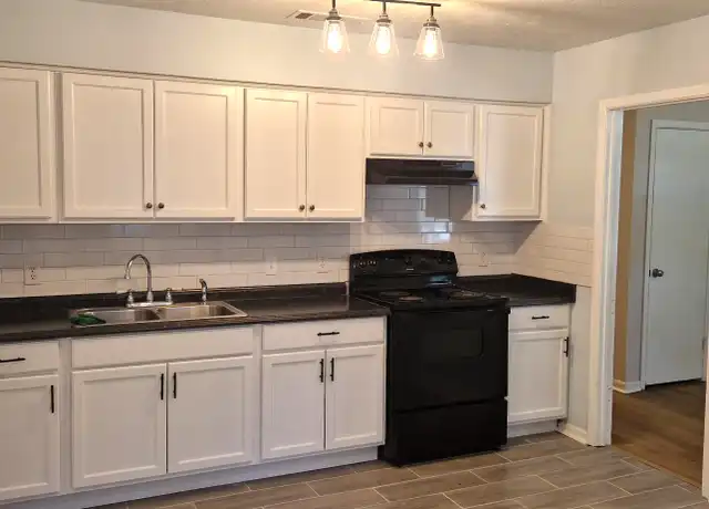 Property at 324 13th Ave, Phenix City, AL, 36869, 3 beds, 1 bath, [object Object]